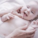 A qué edad sale el primer diente de un bebé