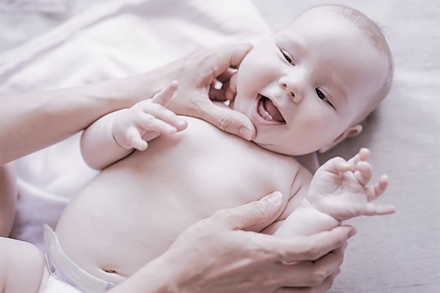 ¿A qué edad sale el primer diente de un bebé?